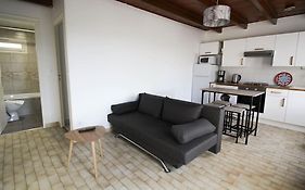 Joli T2 Renove / Wifi / Grand Parking Prive
